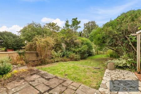 5 bedroom Detached house for sale in Birdhurst Road, South Croydon