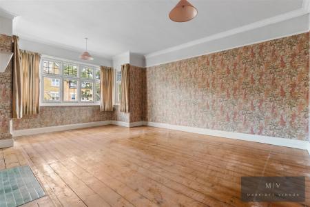 5 bedroom Detached house for sale in Birdhurst Road, South Croydon