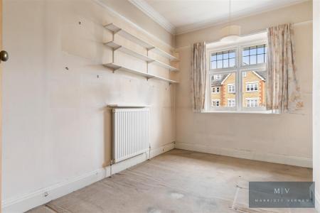 5 bedroom Detached house for sale in Birdhurst Road, South Croydon