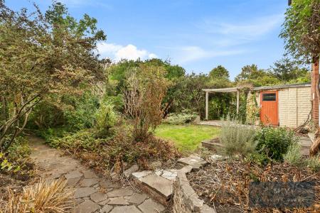 5 bedroom Detached house for sale in Birdhurst Road, South Croydon