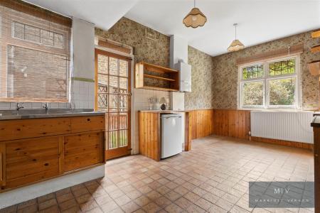 5 bedroom Detached house for sale in Birdhurst Road, South Croydon