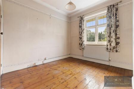 5 bedroom Detached house for sale in Birdhurst Road, South Croydon