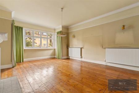 5 bedroom Detached house for sale in Birdhurst Road, South Croydon
