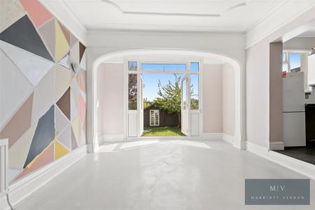2 bedroom Flat for sale in Blenheim Park Road, South Croydon