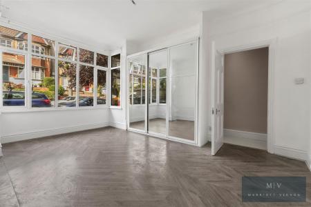 2 bedroom Flat for sale in Blenheim Park Road, South Croydon