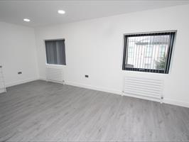 2 bedroom Flat to let in Leslie Park Road, Croydon