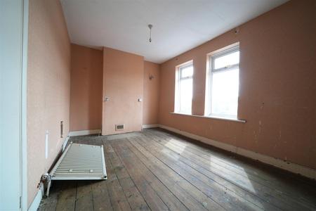 3 bedroom Terraced House for sale in 327 Purley Way, Croydon