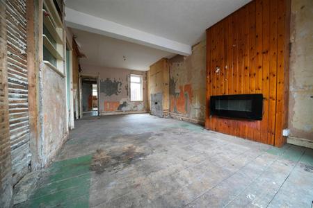 3 bedroom Terraced House for sale in 327 Purley Way, Croydon