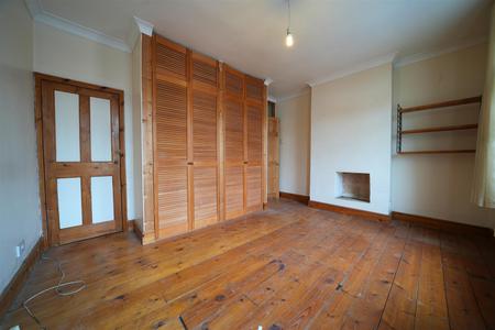 2 bedroom End of terrace house for sale in Frant Road, Thornton Heath