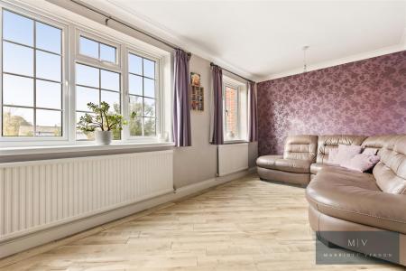 4 bedroom Town house for sale in Spindlewood Gardens, Croydon