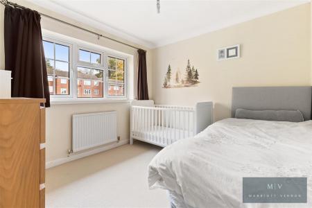 4 bedroom Town house for sale in Spindlewood Gardens, Croydon
