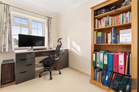 4 bedroom Town house for sale in Spindlewood Gardens, Croydon