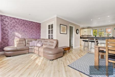 4 bedroom Town house for sale in Spindlewood Gardens, Croydon