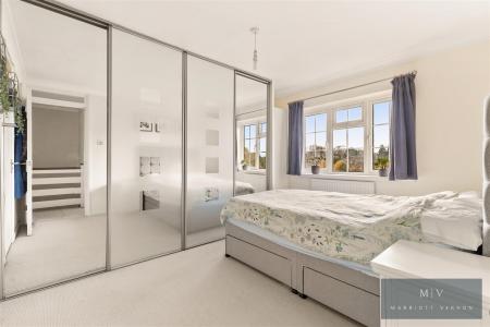 4 bedroom Town house for sale in Spindlewood Gardens, Croydon
