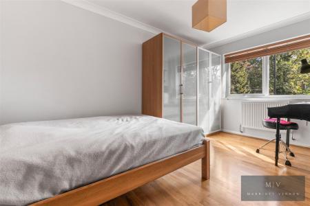 2 bedroom Flat for sale in South Park Hill Road, South Croydon