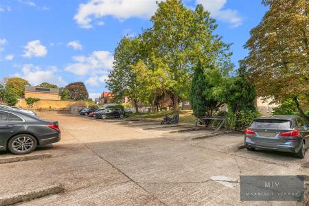 2 bedroom Flat for sale in South Park Hill Road, South Croydon
