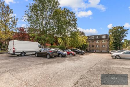 2 bedroom Flat for sale in South Park Hill Road, South Croydon