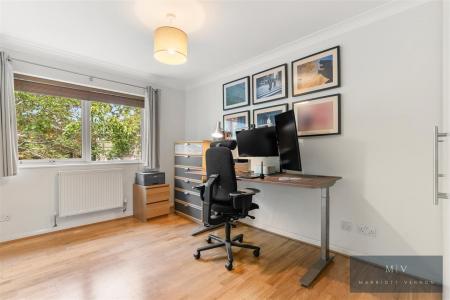 2 bedroom Flat for sale in South Park Hill Road, South Croydon