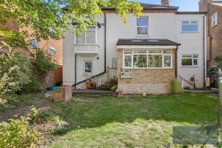 2 bedroom Flat for sale in Dornton Road, South Croydon