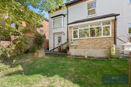 2 bedroom Flat for sale in Dornton Road, South Croydon
