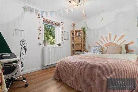 2 bedroom Flat for sale in Dornton Road, South Croydon