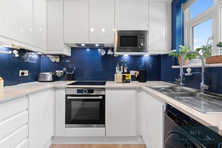 2 bedroom Flat for sale in Dornton Road, South Croydon