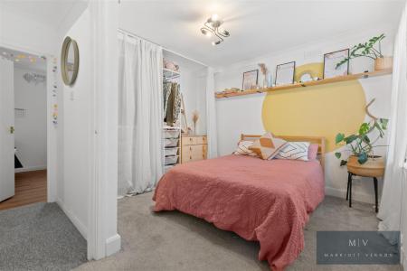 2 bedroom Flat for sale in Dornton Road, South Croydon