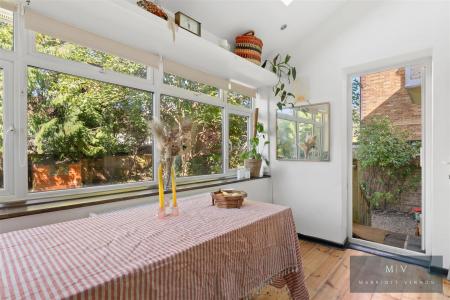 2 bedroom Flat for sale in Dornton Road, South Croydon