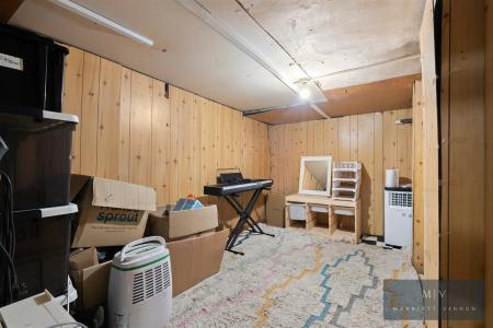 2 bedroom Flat for sale in Dornton Road, South Croydon