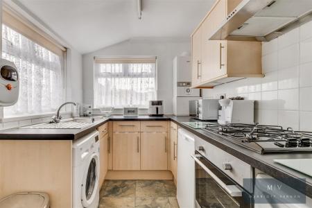 1 bedroom Flat to let in Selsdon Road, South Croydon