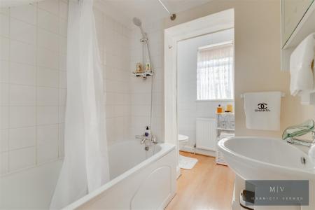 1 bedroom Flat to let in Selsdon Road, South Croydon