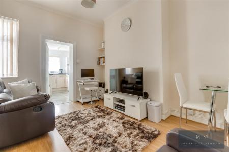 1 bedroom Flat to let in Selsdon Road, South Croydon