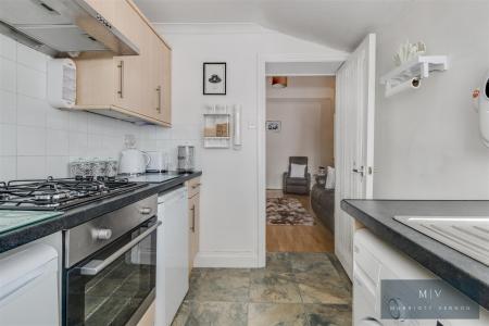 1 bedroom Flat to let in Selsdon Road, South Croydon
