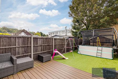 3 bedroom Town house for sale in Sunningvale Avenue, Biggin Hill, Westerham