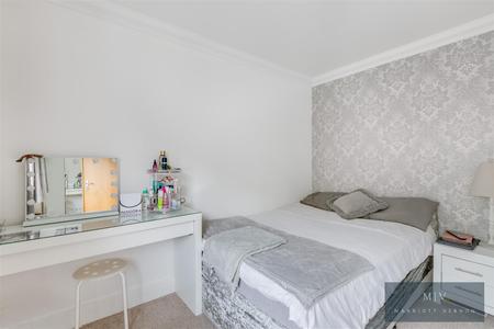 3 bedroom Town house for sale in Sunningvale Avenue, Biggin Hill, Westerham