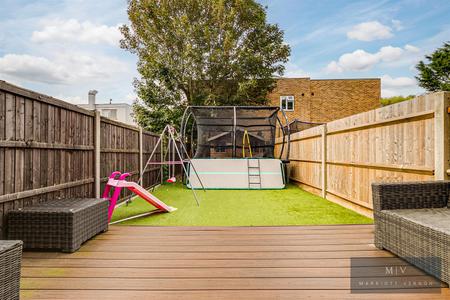 3 bedroom Town house for sale in Sunningvale Avenue, Biggin Hill, Westerham