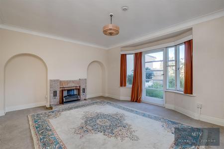 4 bedroom Semi-detached house for sale in Deepdene Road, London
