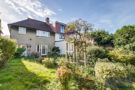 4 bedroom Semi-detached house for sale in Deepdene Road, London