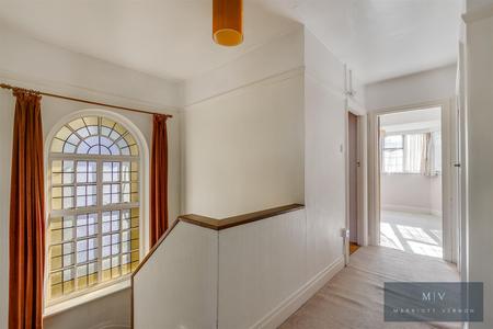 4 bedroom Semi-detached house for sale in Deepdene Road, London
