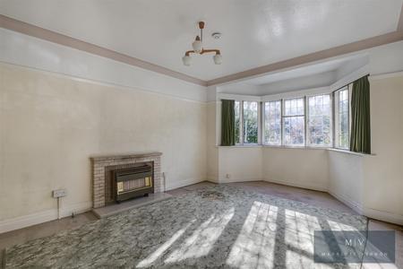 4 bedroom Semi-detached house for sale in Deepdene Road, London