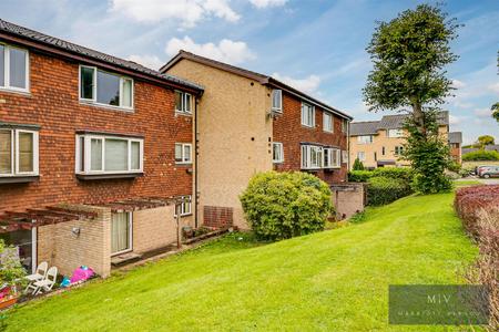 2 bedroom Flat for sale in Bardsley Close, Croydon