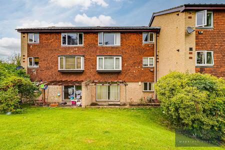 2 bedroom Flat for sale in Bardsley Close, Croydon