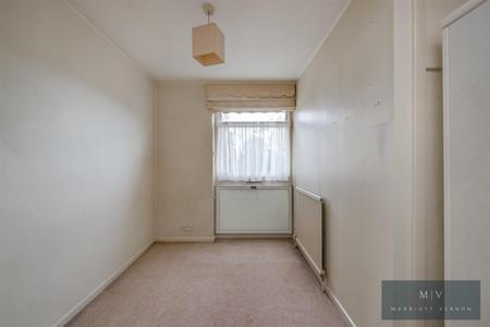 2 bedroom Flat for sale in Bardsley Close, Croydon