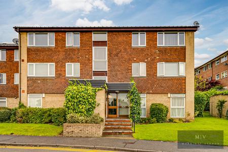 2 bedroom Flat for sale in Bardsley Close, Croydon