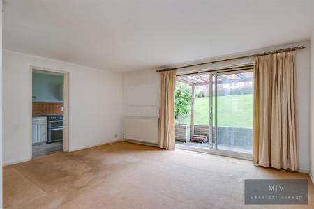 2 bedroom Flat for sale in Bardsley Close, Croydon