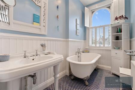 5 bedroom Detached house for sale in St. Peters Road, Croydon