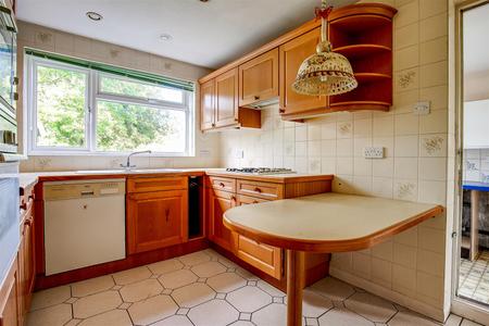 4 bedroom Detached house for sale in Ridge Langley, Sanderstead, South Croydon