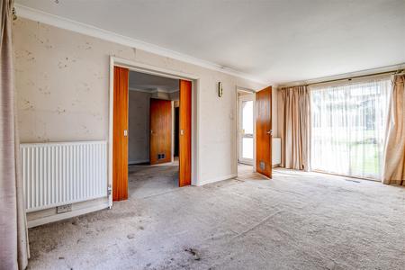 4 bedroom Detached house for sale in Ridge Langley, Sanderstead, South Croydon