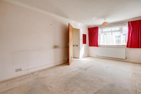4 bedroom Detached house for sale in Ridge Langley, Sanderstead, South Croydon