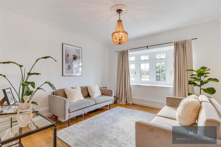 3 bedroom Detached house for sale in Sunningvale Avenue, Biggin Hill, Westerham